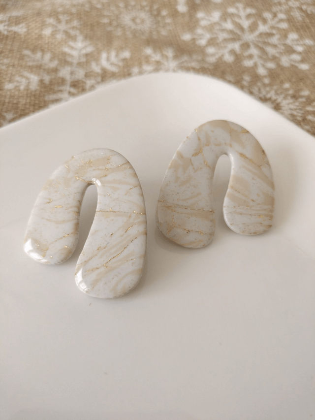 Les "M" nude
